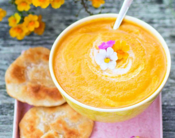 Möhren Mango Suppe Weizenfladen aktuell_ohne Möhren-Mango-Suppe mit Weizenfladen