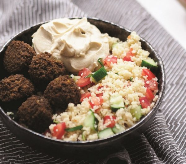OLYMPUS DIGITAL CAMERA Orientalische Falafel mit Hummus