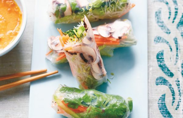 Vegan Daily_ Gluecksrollen mit Sweet undSour Sauce