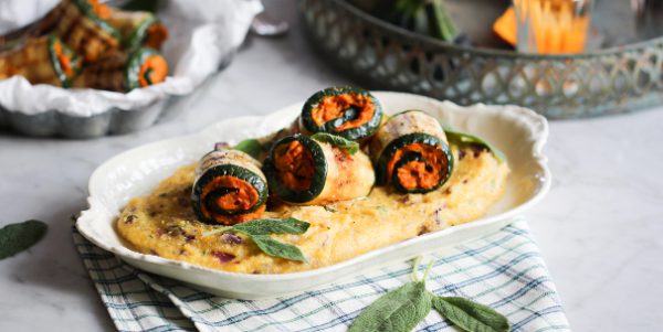Zucchini Kuerbisinvoltini von Lea Green Die vegane Variante der italienischen Rouladen: Zucchini-Involtini mit Kürbis und Salbei-Polenta